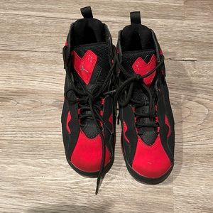 Black and red Jordan flights - Boys size 4Y